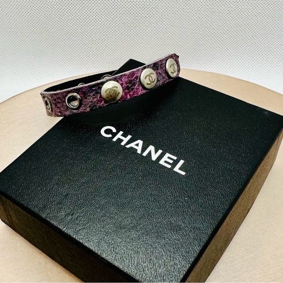 CHANEL EUC Vtg Exotic Purple Iridescent Python Snap CC Bracelet - Picture 5 of 12